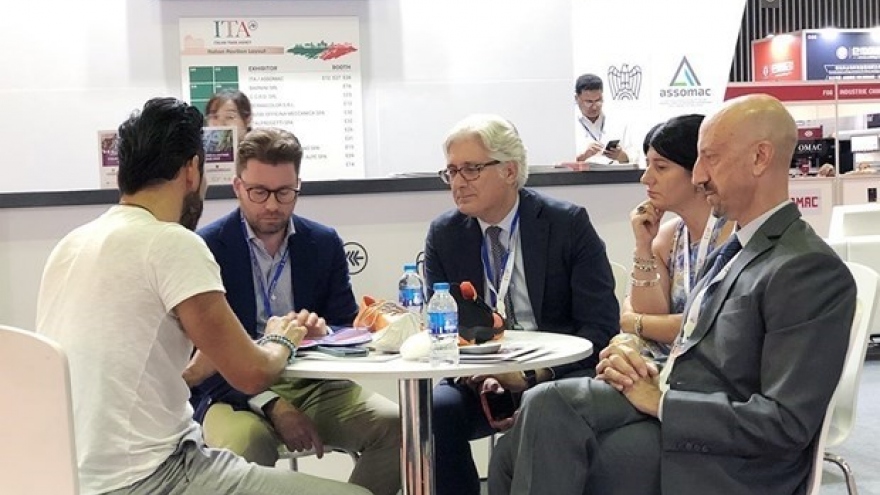 Italy introduces leather, footwear products, technologies in HCM City